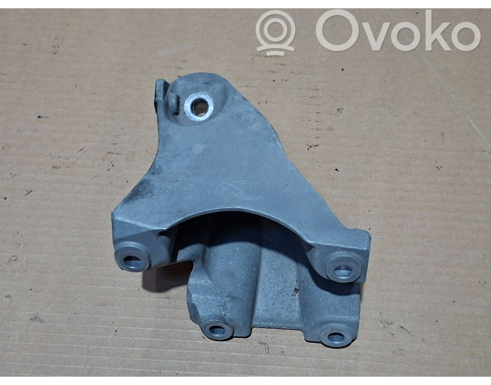 Engine mounting bracket   7L6199308