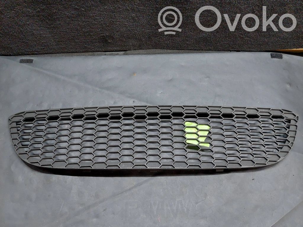 BMW 1 E81 E87 Front bumper lower grill 