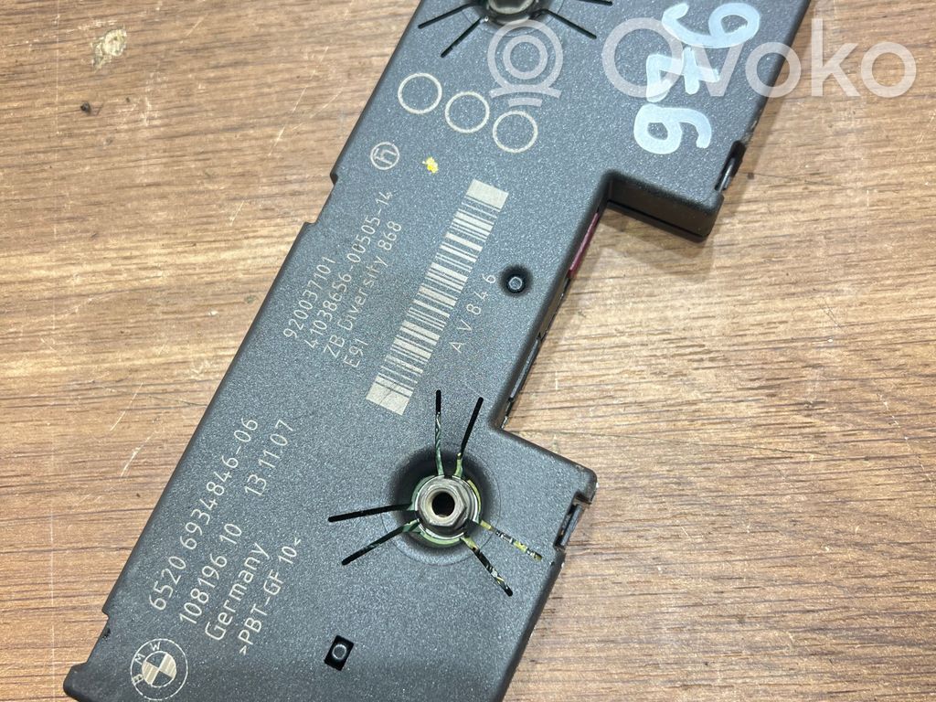 BMW 3 E90 E91 Aerial antenna amplifier 