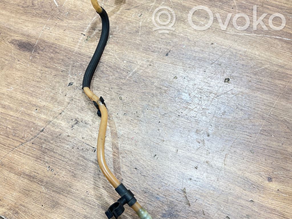 BMW 3 E90 E91 Fuel line pipe 