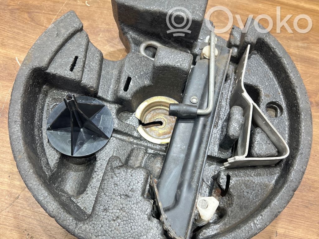 Boîte à outils   6758781
