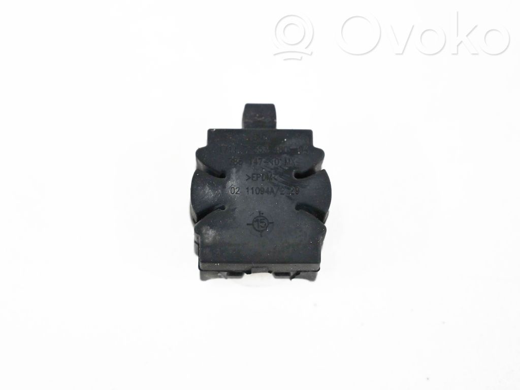 BMW X5 F15 Radiator mount bracket 
