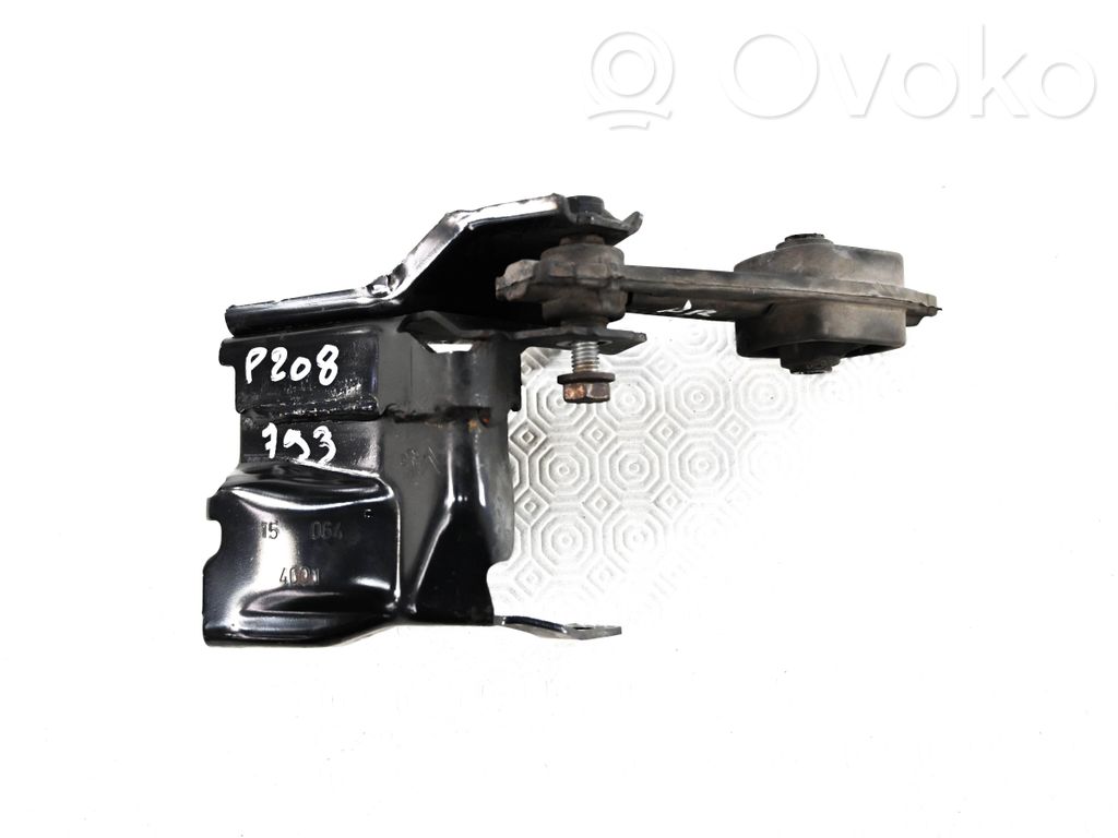 Peugeot 208 I Gearbox mounting bracket 