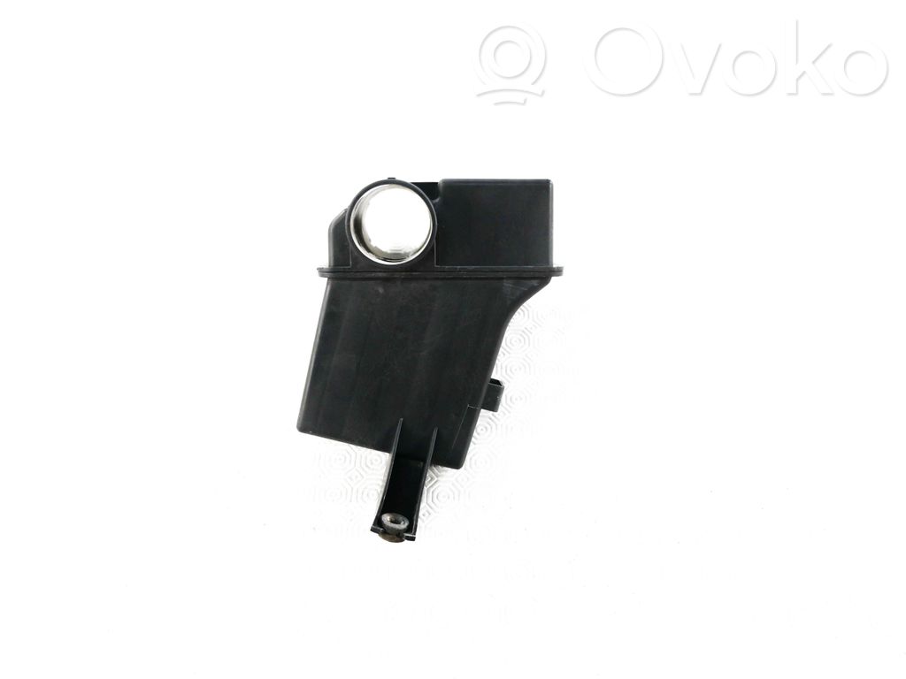 Volkswagen Golf IV Intake resonator 
