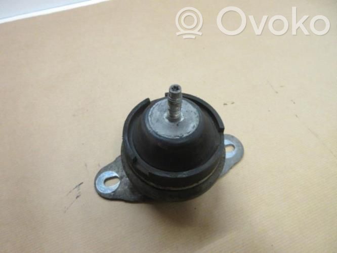 Engine mounting bracket