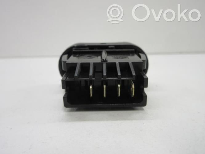 Dacia Sandero Windscreen/window heater switch 