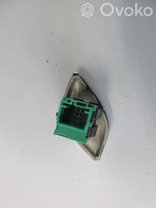 Citroen C3 Side middle window/glass 