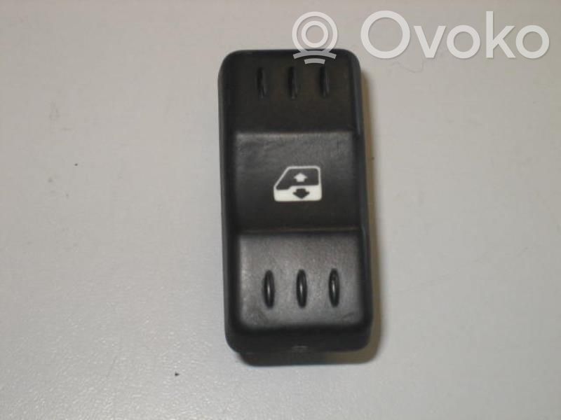 Dacia Logan I Front door sensor 