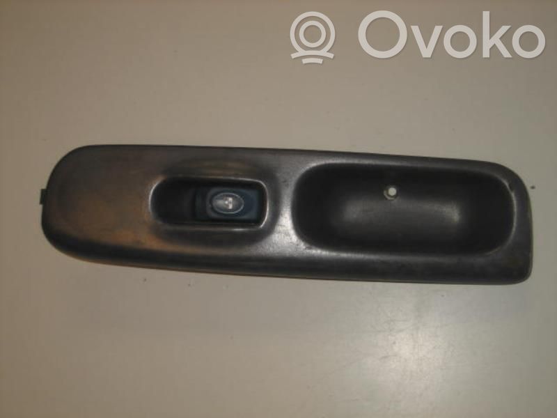 Renault Twingo I Front door sensor 