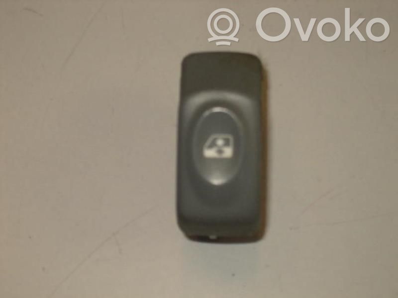 Sensor de la puerta delantera   8200189836