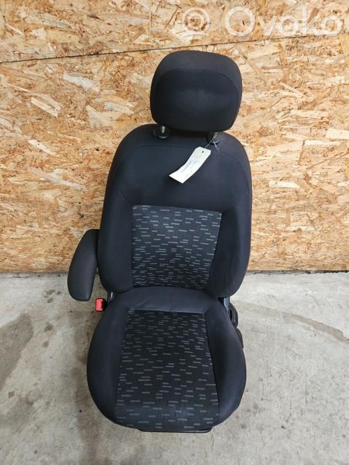 Opel Combo D Kuljettajan istuin 