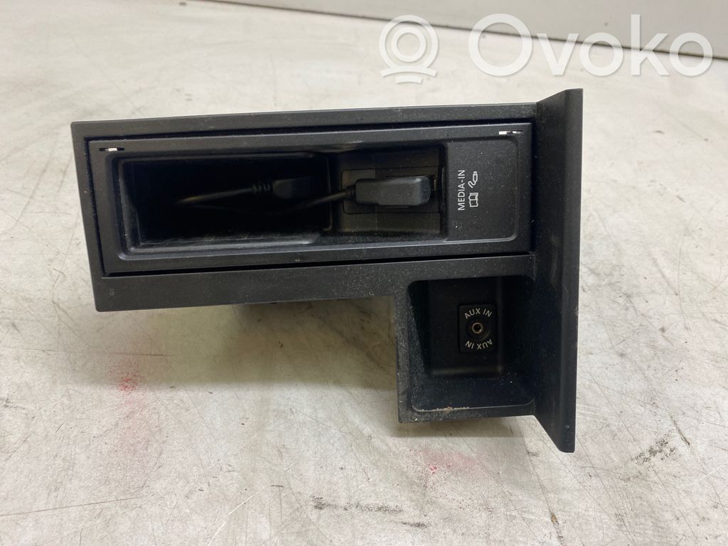 Volkswagen PASSAT B7 Panel radia 