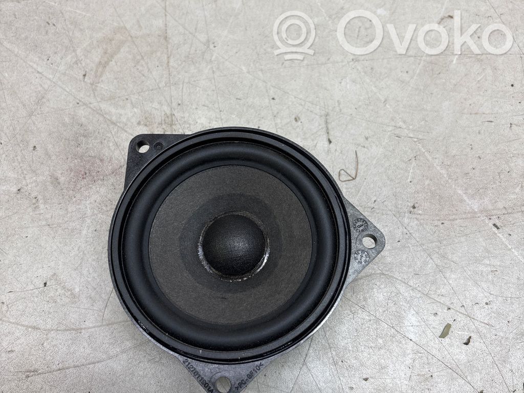 BMW M3 G80 Garsiakalbis panelėje 