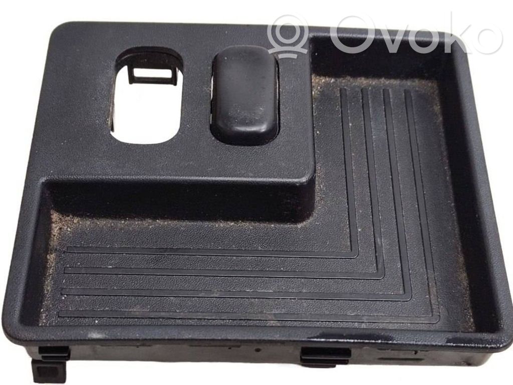 Mercedes-Benz B W245 Compartimiento/consola central del panel 