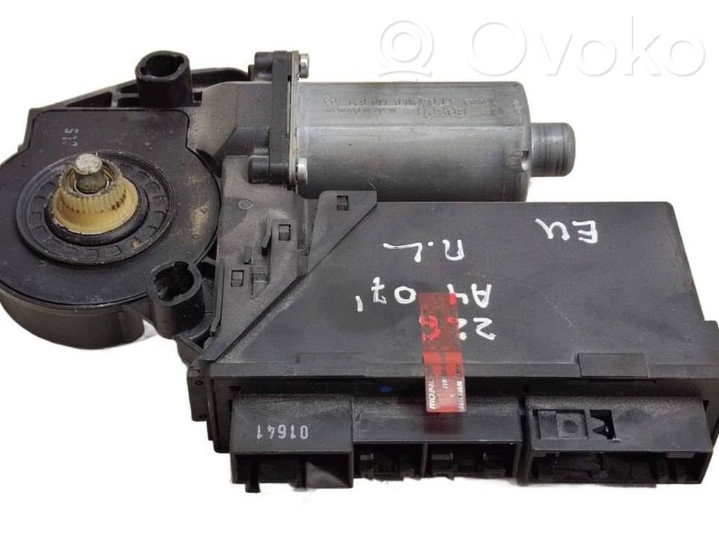 Audi A4 S4 B6 8E 8H Priekinio lango pakelėjo varikliukas 