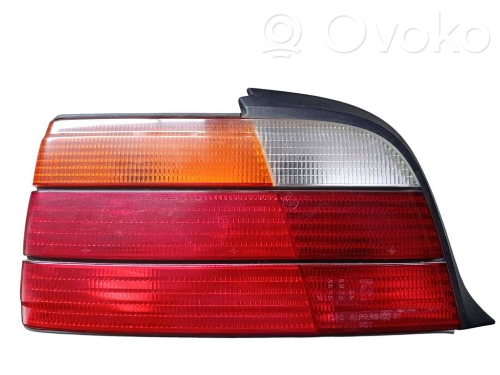 BMW 3 E36 Aizmugurējais lukturis virsbūvē 
