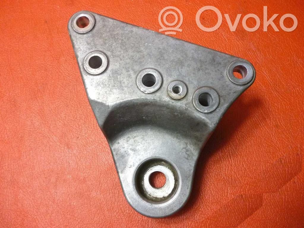 Saab 9-5 Engine mounting bracket 