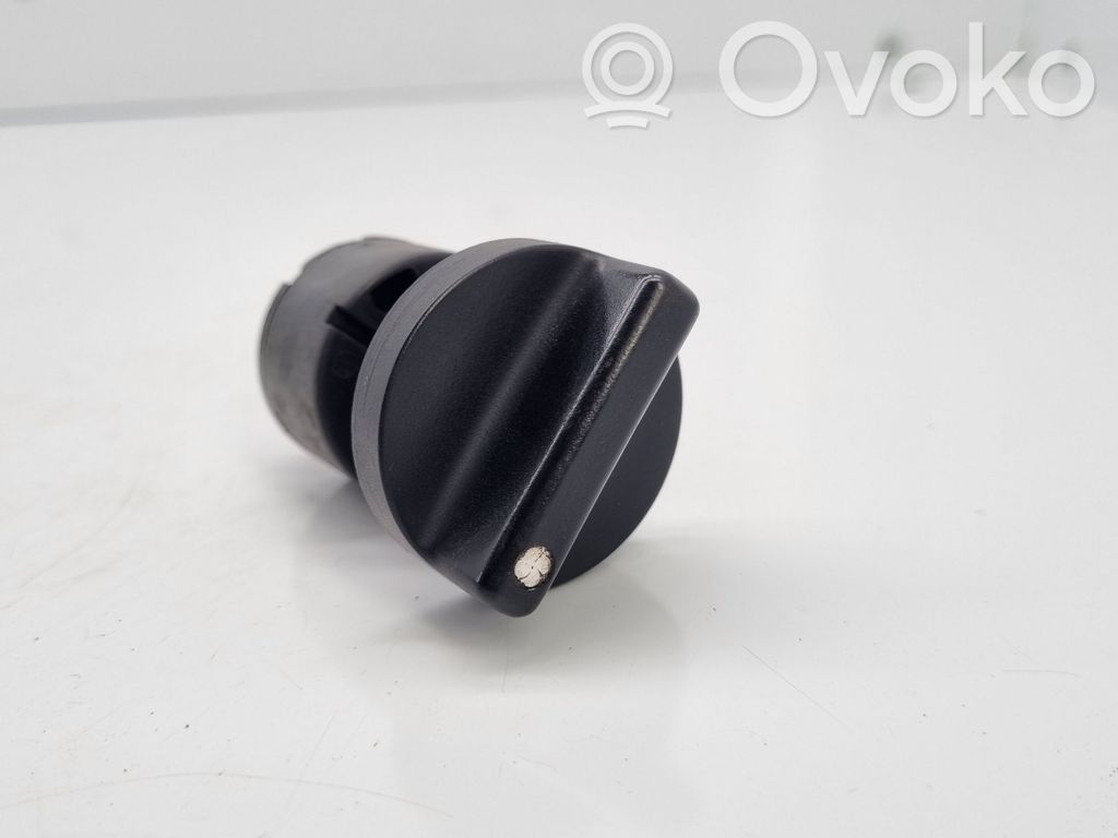 Interruptor de control del ventilador interior   1368503,64111368503