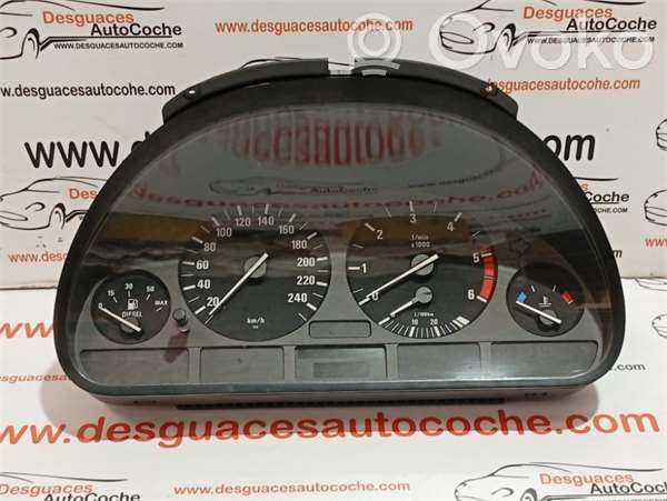 Geschwindigkeitsmesser Cockpit   8372361