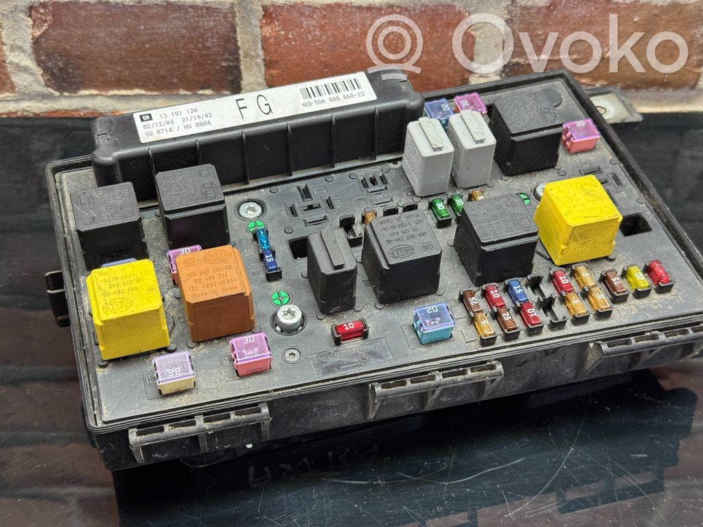 Opel Astra H Juego de caja de fusibles 