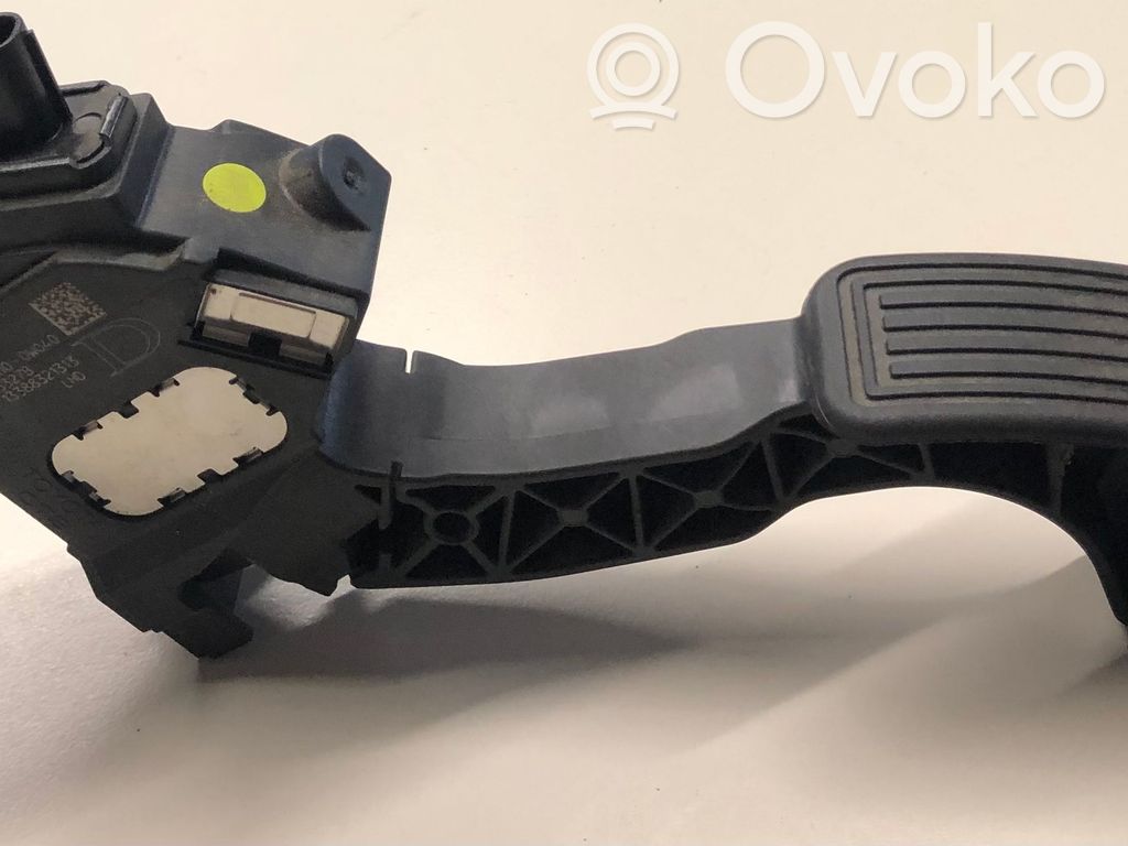 Toyota RAV 4 (XA40) Accelerator throttle pedal 