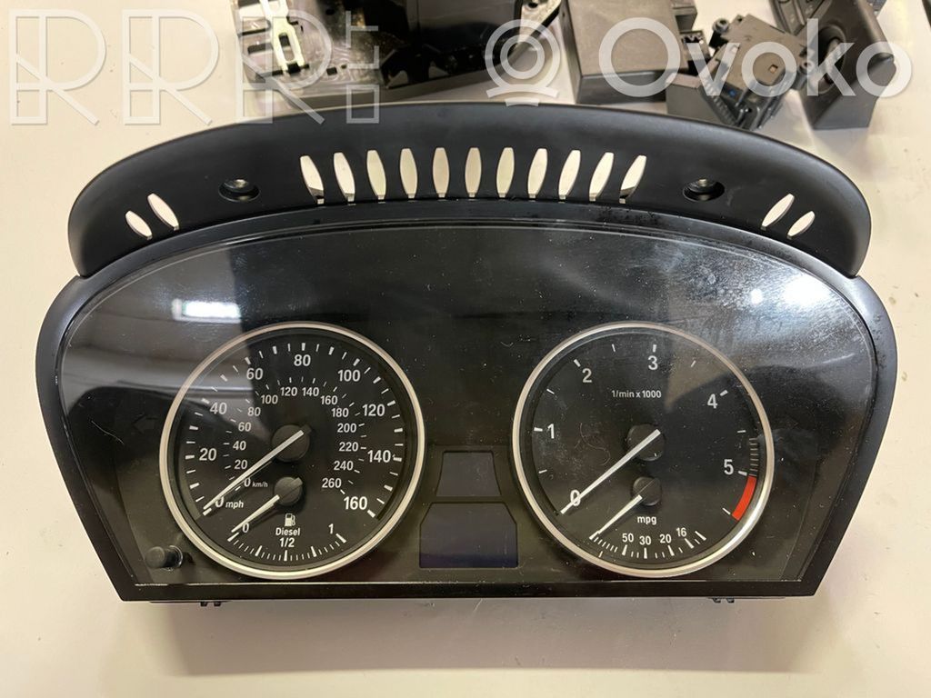 BMW 5 E60 E61 Nopeusmittari (mittaristo) 
