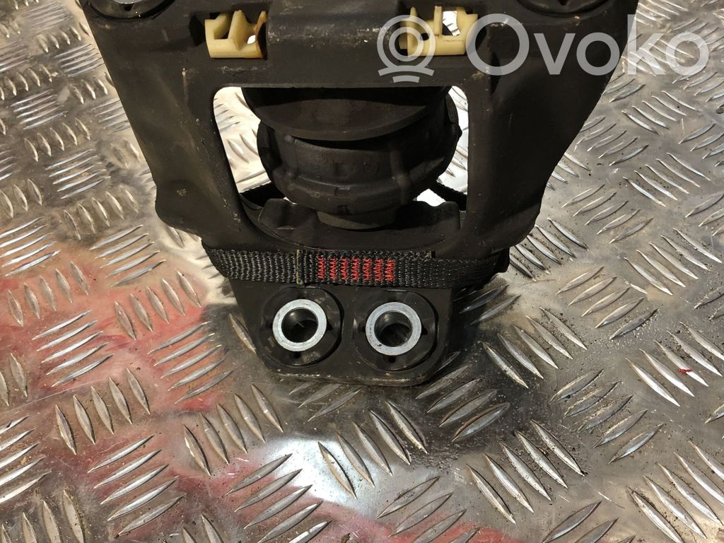 Volvo XC90 Engine mount bracket 