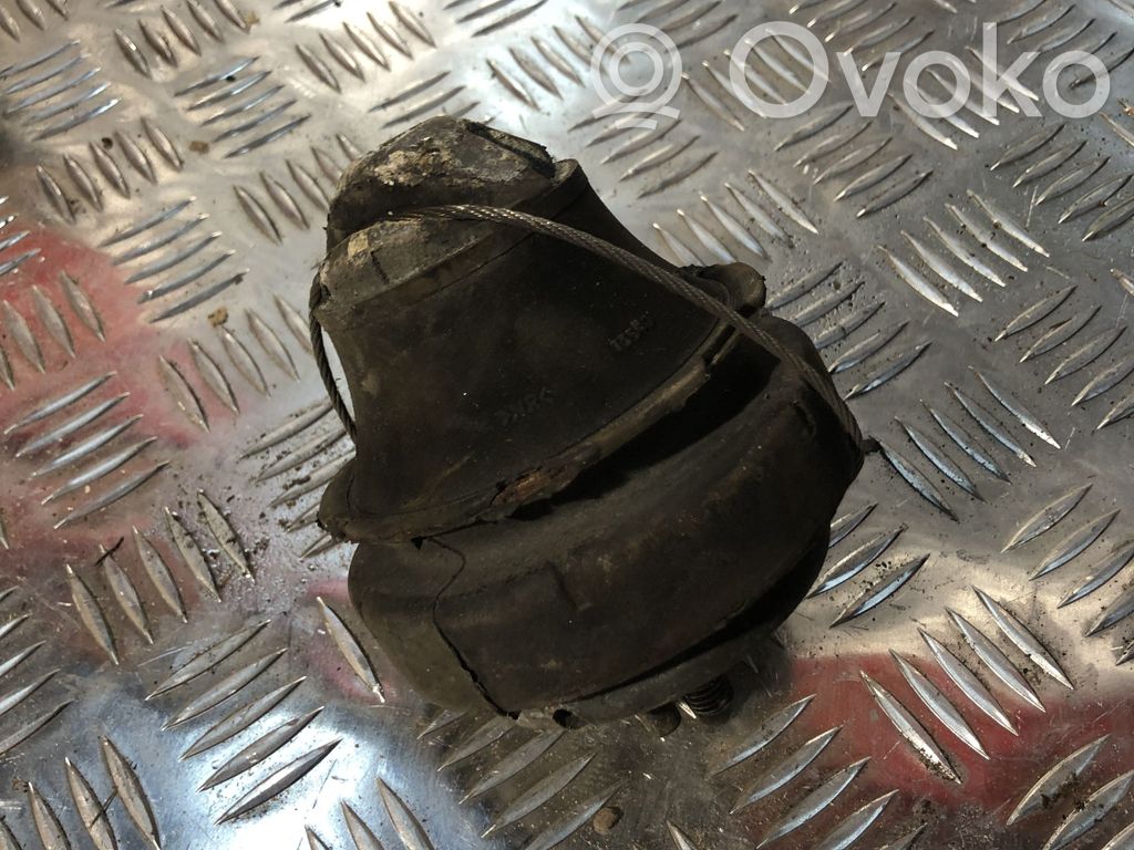 Volvo XC70 Engine mount bracket 