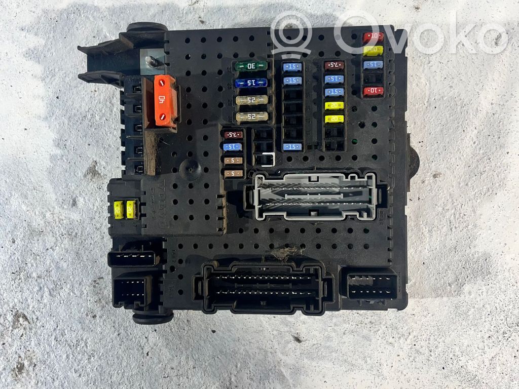 Volvo V70 Fuse module 