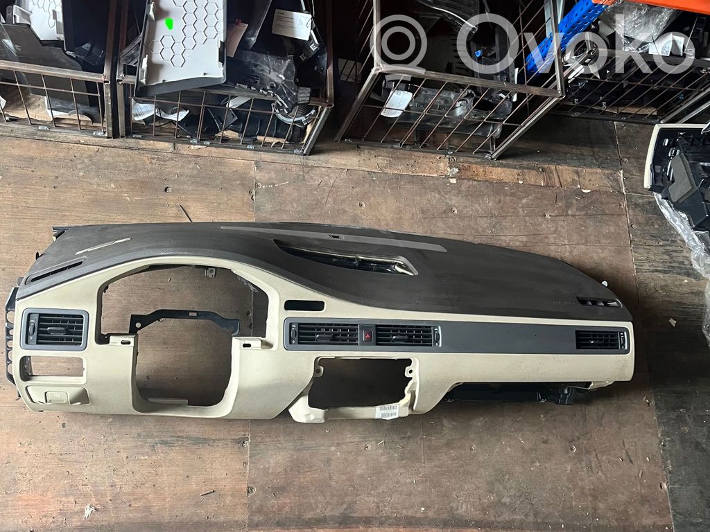 Volvo V70 Panelė 