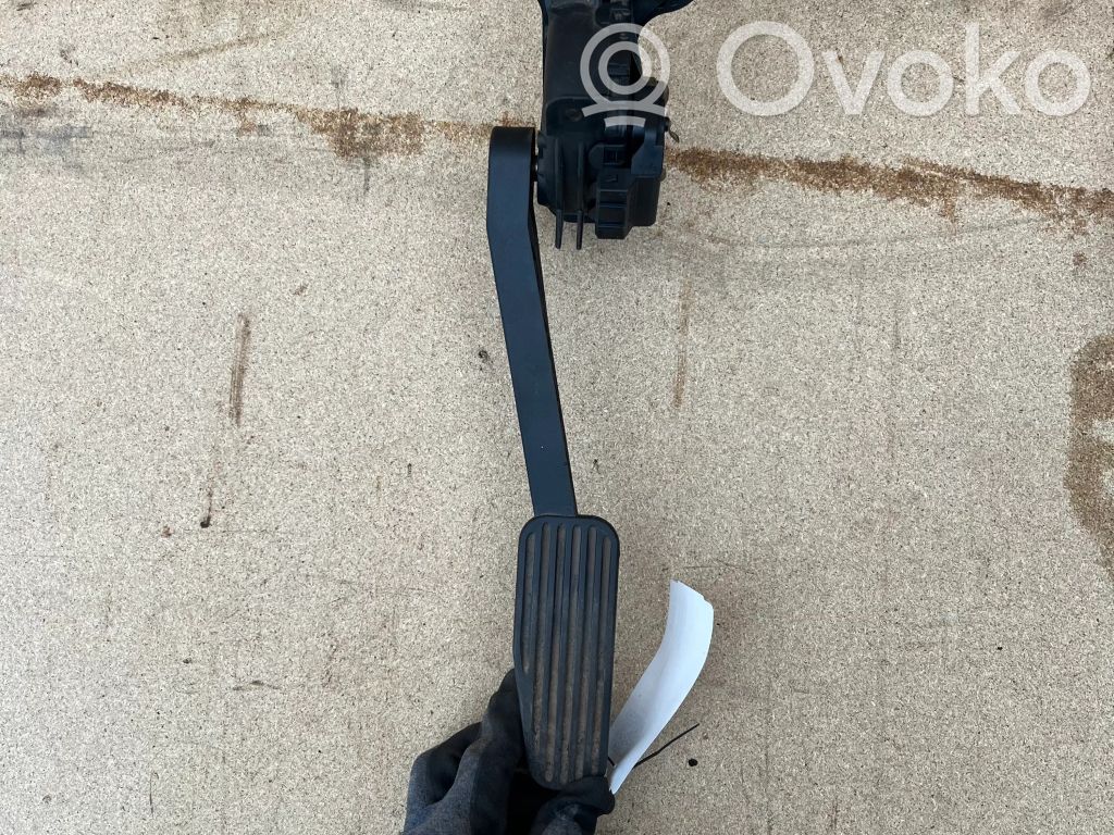 Volvo V70 Accelerator throttle pedal 