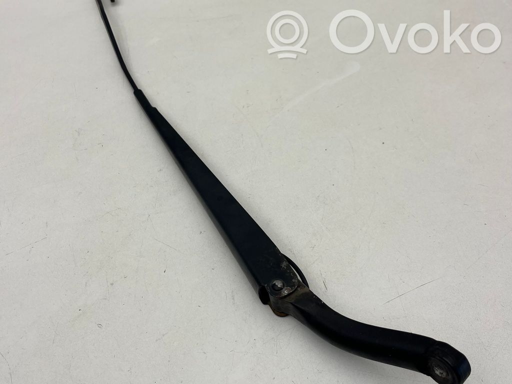 Volvo S80 Front wiper blade arm 