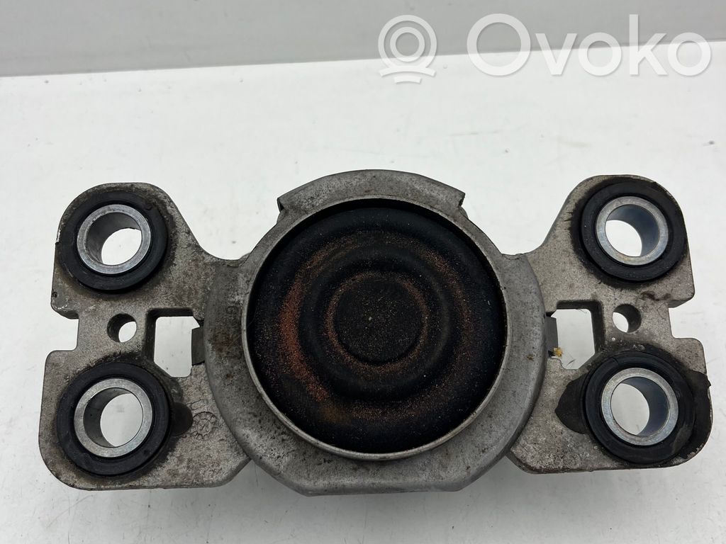 Volvo V60 Engine mount bracket 