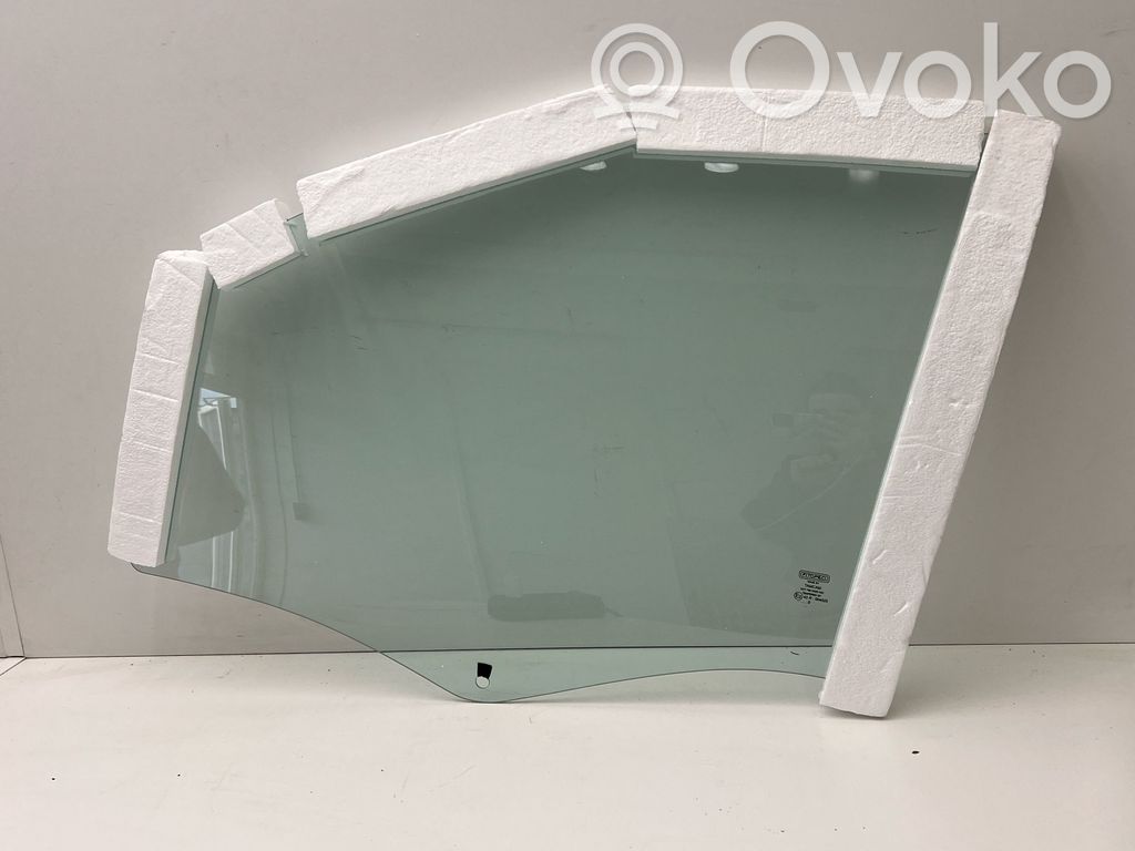 Fiat Fiorino Front door window glass four-door 