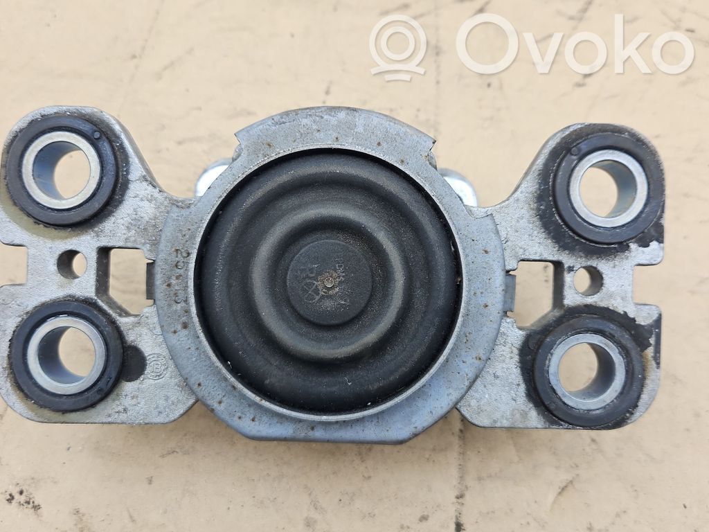 Volvo V60 Engine mount bracket 