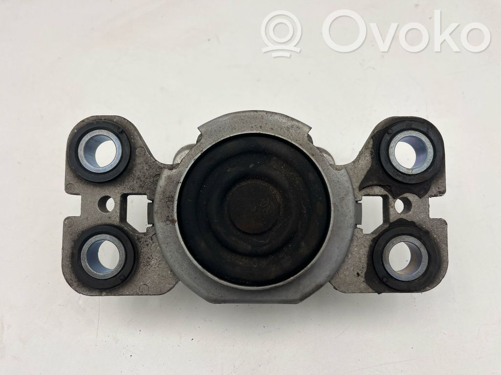 Volvo V60 Engine mount bracket 