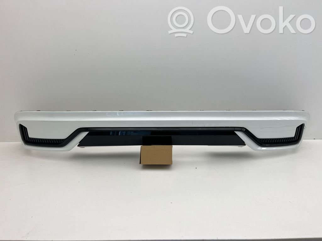 Volvo XC60 Moldura inferior del parachoques trasero 