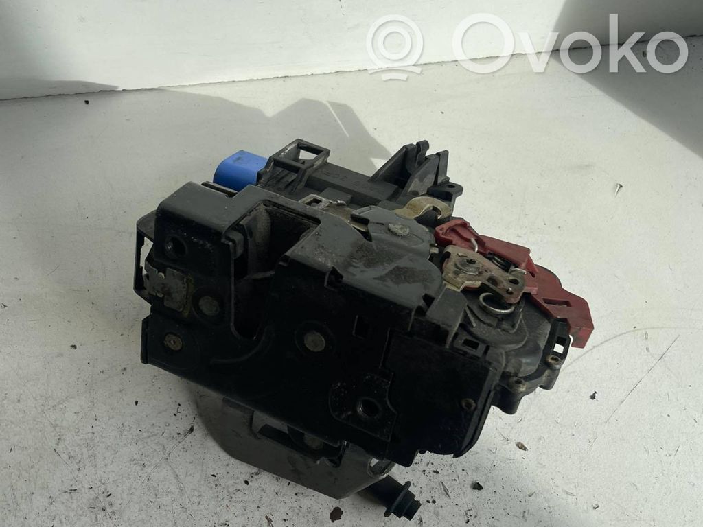 Audi A3 S3 8P Zamek drzwi przednich 
