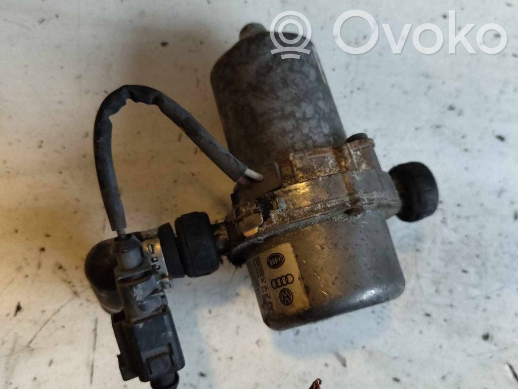 Audi A4 S4 B7 8E 8H Alipainepumppu 