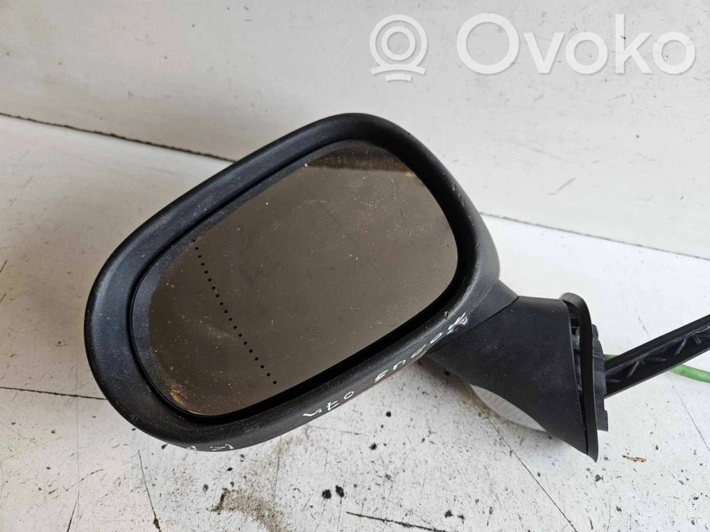 Renault Modus Front door electric wing mirror 