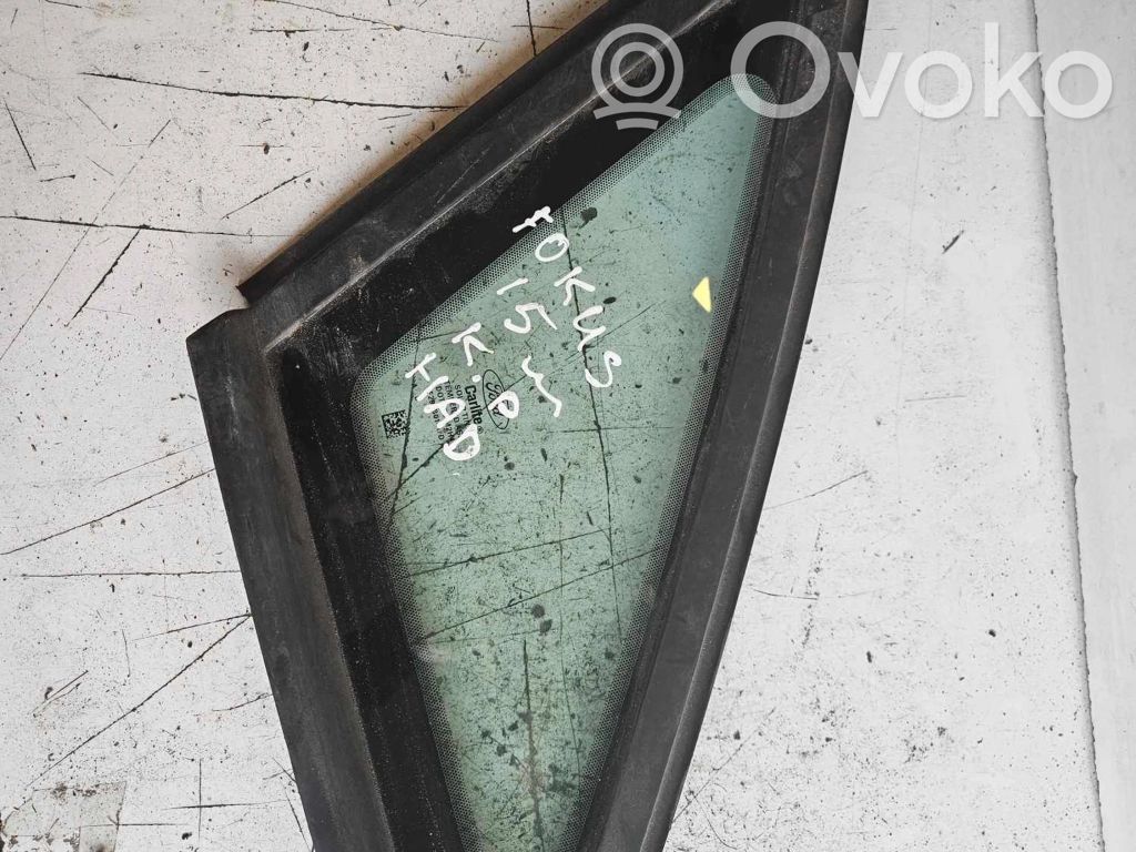 Ford Focus Front triangle window/glass 