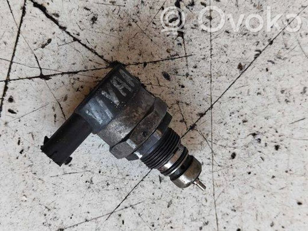 Renault Trafic II (X83) Sensor de presión de combustible 