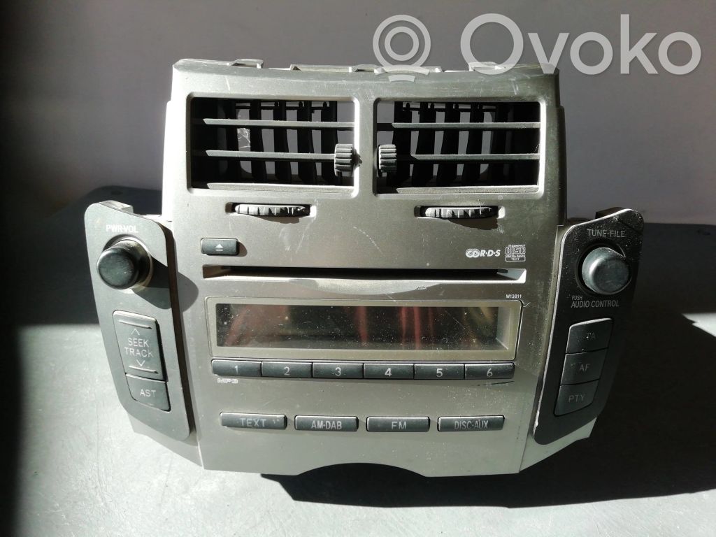 Toyota Yaris Panel / Radioodtwarzacz CD/DVD/GPS 