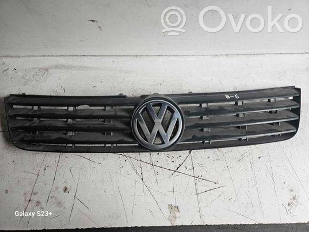 Volkswagen PASSAT B5 Etusäleikkö 