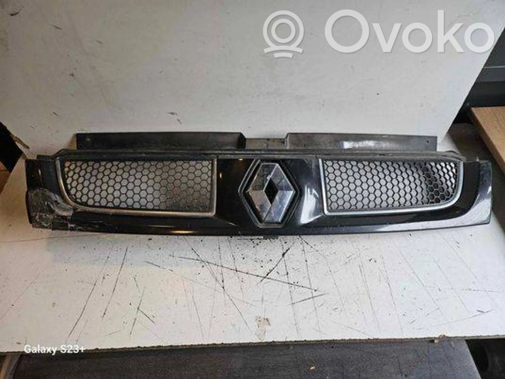 Renault Trafic II (X83) Etupuskurin ylempi jäähdytinsäleikkö 