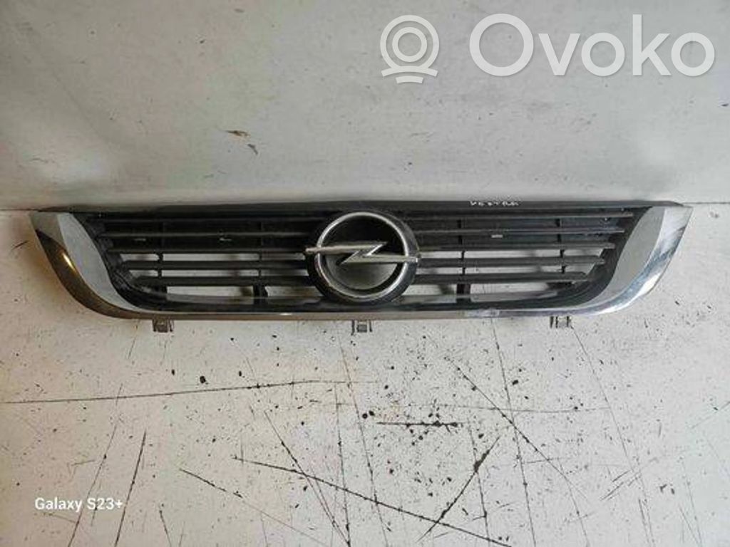 Opel Vectra B Front bumper upper radiator grill 