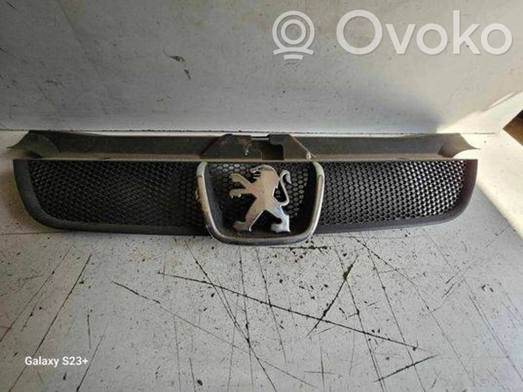 Peugeot 406 Etusäleikkö 