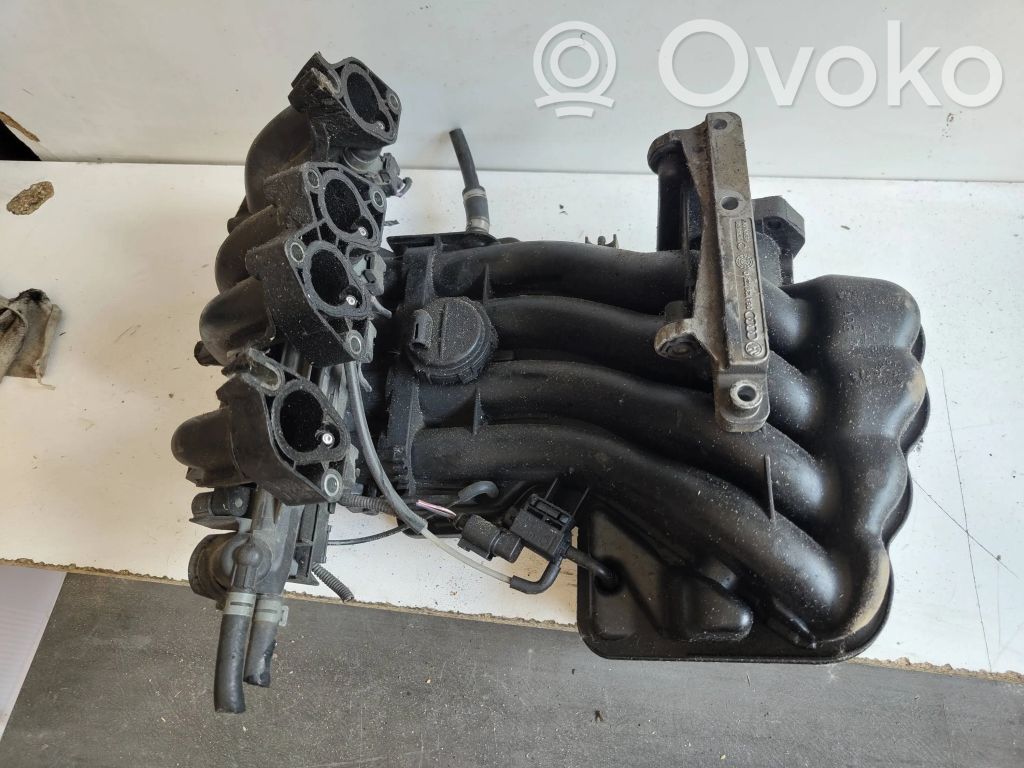 Audi A4 S4 B5 8D Activador/motor del colector de admisión 
