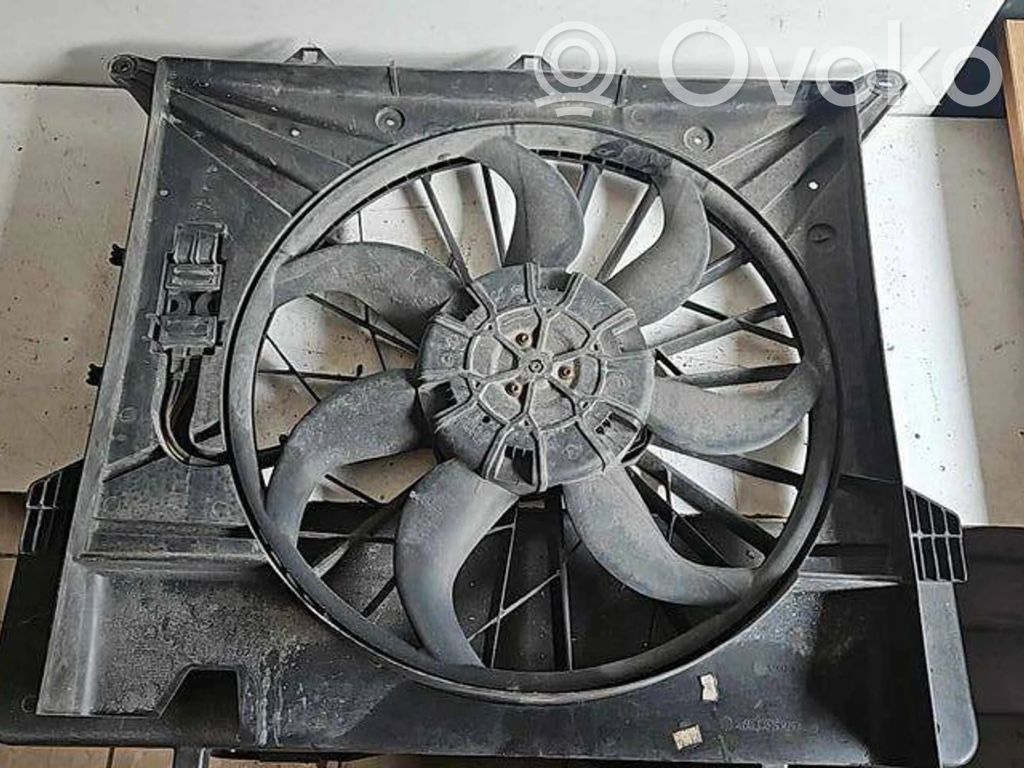 Volvo XC90 Radiator cooling fan shroud 