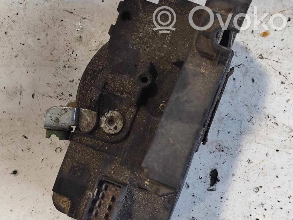 Opel Zafira A Dzinēja pārsega slēdzene 